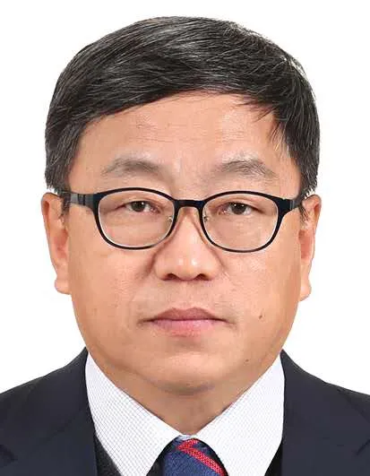 Portrait of Dr. Dongcan Jin, PhD